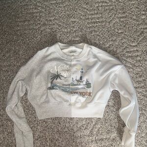 Abercrombie & Fitch White Sweatshirt